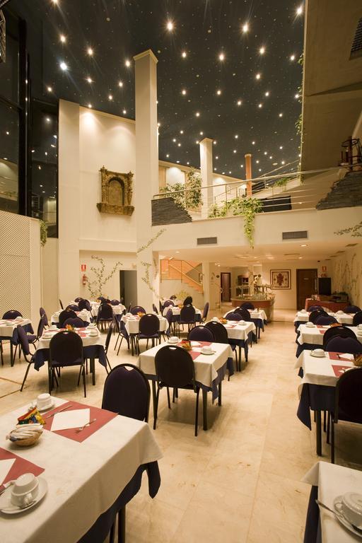 Bluecity Caceres Golf Restoran fotoğraf