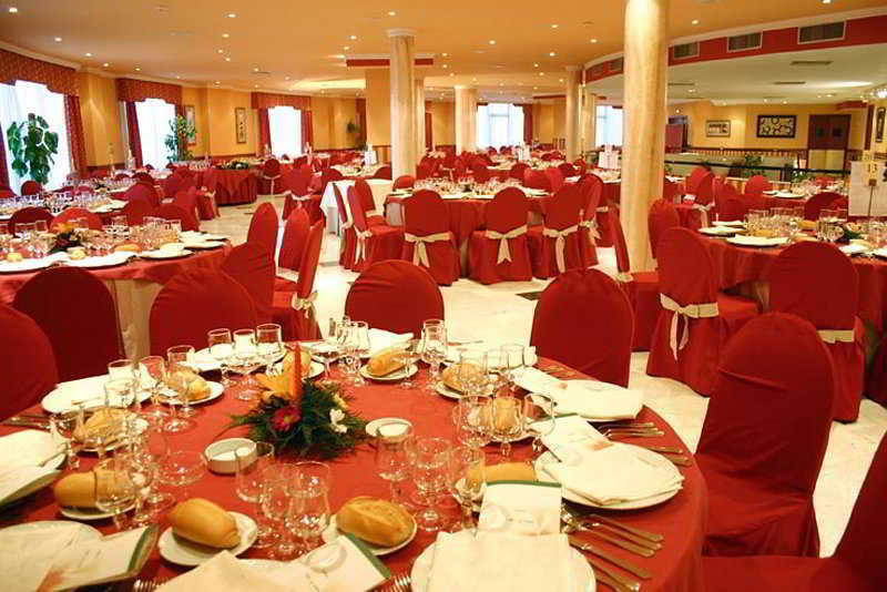 Bluecity Caceres Golf Restoran fotoğraf